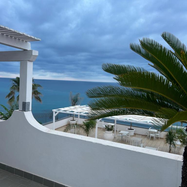 La Porta del Mare - Camera Matrimoniale Deluxe con Balcone e Vista Mare - 6