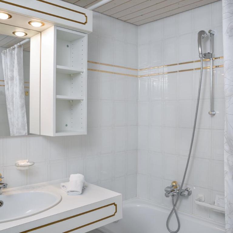 Hotel Helvetia Intergolf - Chambre Double Supérieure avec Balcon et Vue sur la Montagne - 7