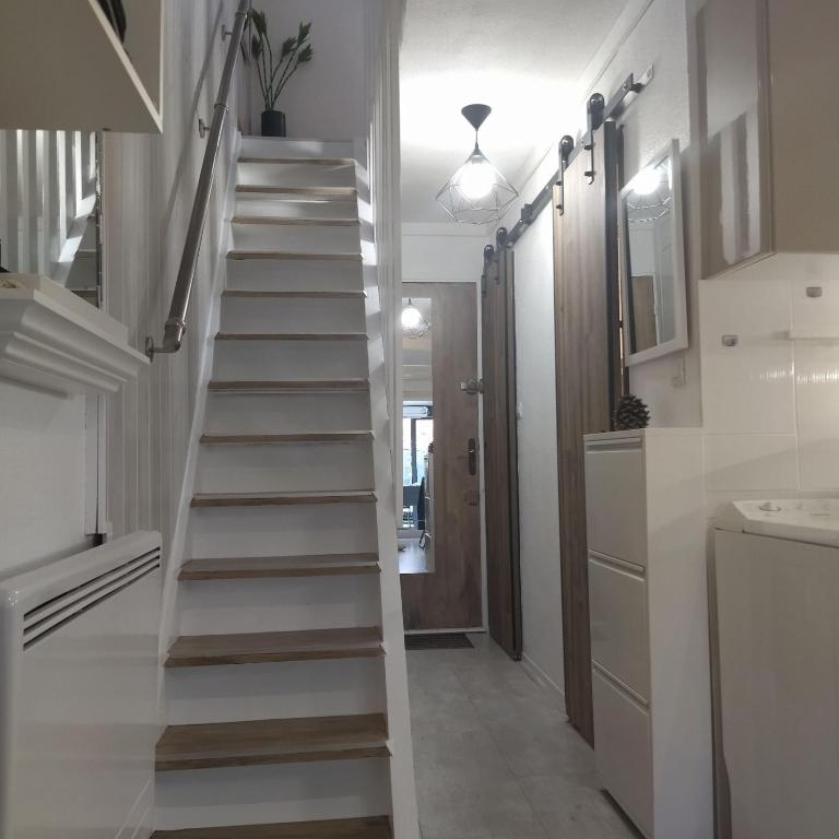 Au cœur des pins - Beija Flor - A l'entrée du village naturiste - Parking - Histoire de clés - Two-Bedroom Apartment - 5