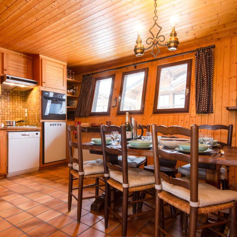 Les Soldanelles Cozy Alpine Apartment in Chamonix | Ski Access & Mountain Views - Happy Rentals - Chalet 2 Chambres - 2