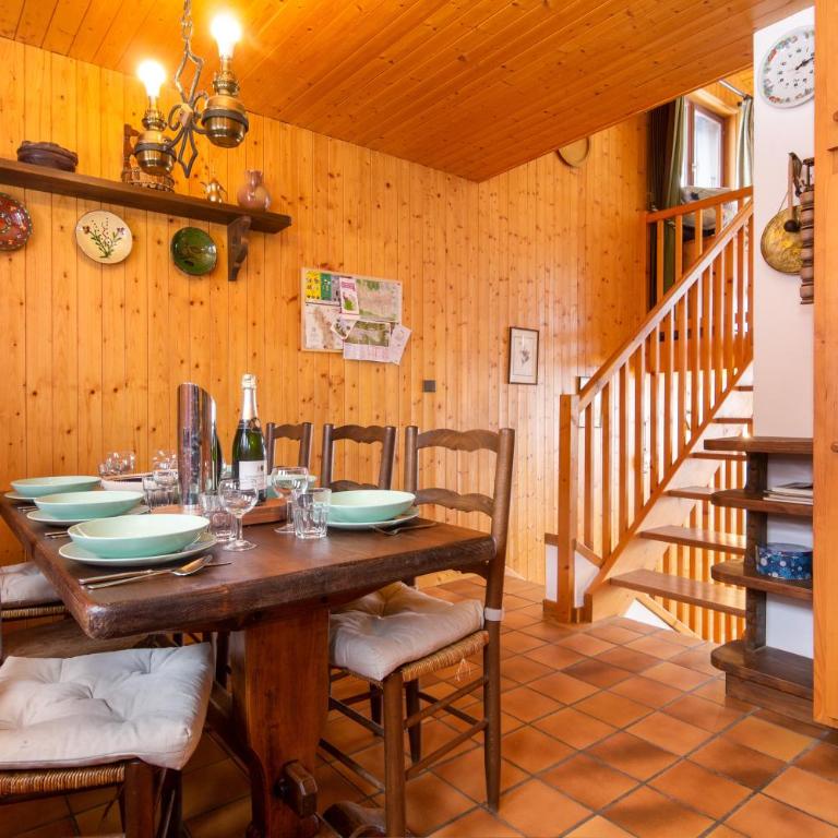 Les Soldanelles Cozy Alpine Apartment in Chamonix | Ski Access & Mountain Views - Happy Rentals - Chalet 2 Chambres - 11