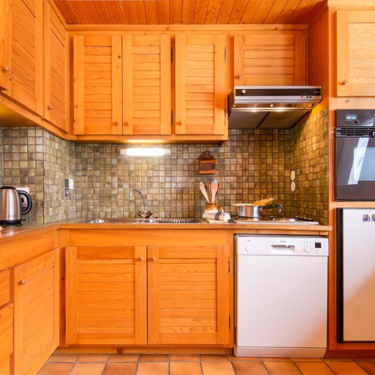 Les Soldanelles Cozy Alpine Apartment in Chamonix | Ski Access & Mountain Views - Happy Rentals - Chalet 2 Chambres - 3