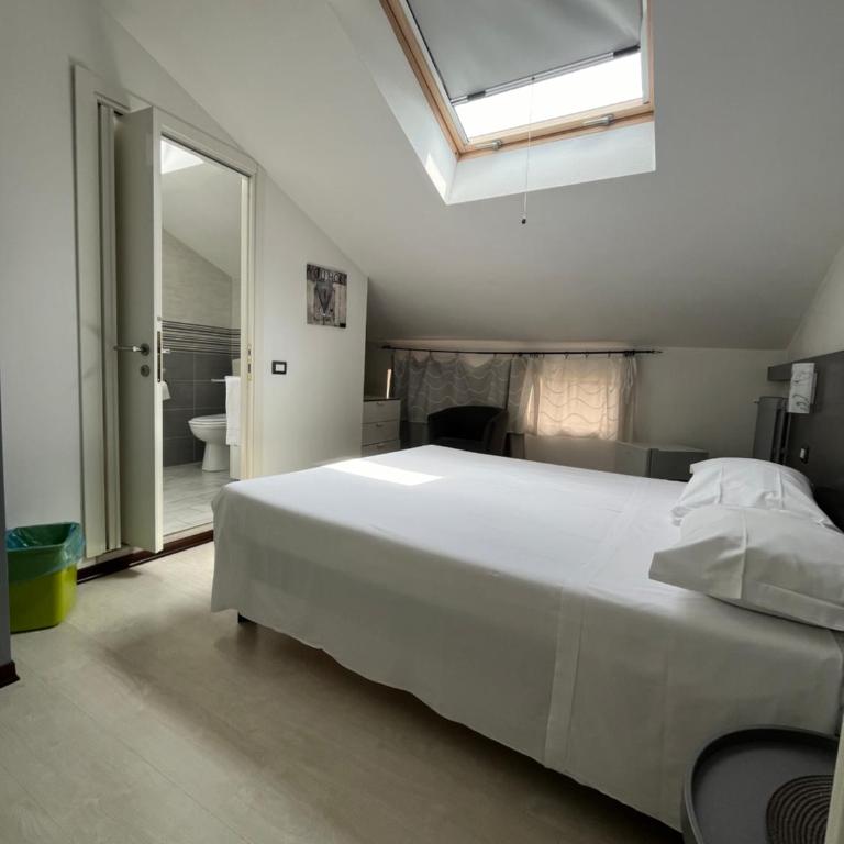 Bella Vita Guesthouse -parcheggio privato interno - Camera Matrimoniale Budget - 4