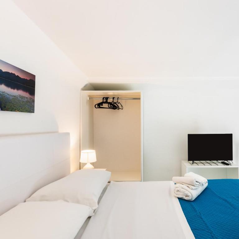 Fronte Mare Apartments & City Views - One-Bedroom Apartment with Sea View - 21
