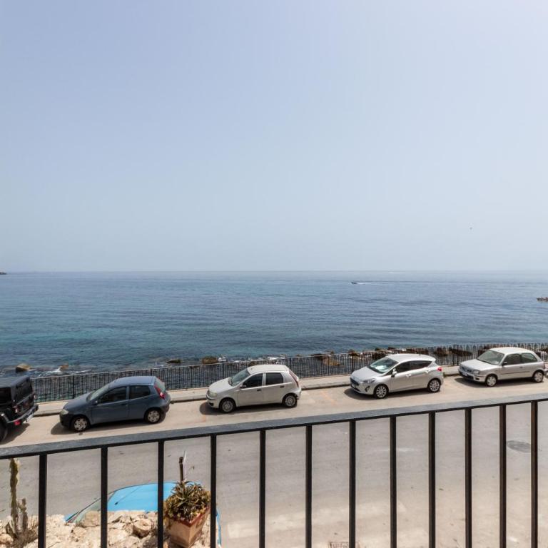 Fronte Mare Apartments & City Views - One-Bedroom Apartment with Sea View - 5