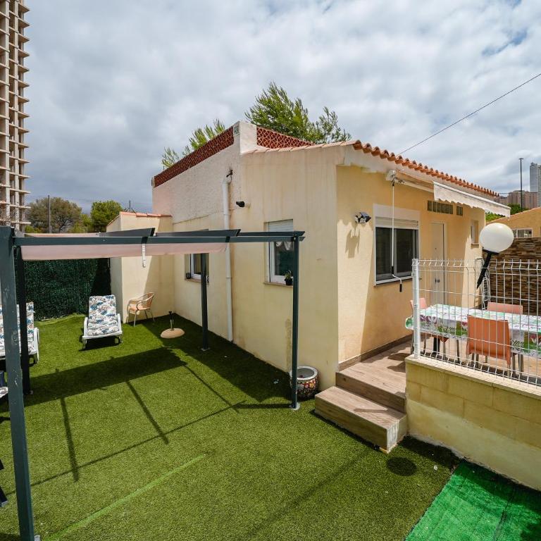 Apartamento Loft con terreno privado y parking compartido - a 800m de Playa Poniente - Casa con 1 dormitorio - 1