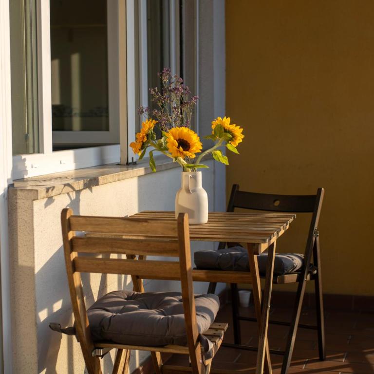 GuestHost - Lucca Roomy Apartment with Balcony and Parking! - Appartamento con 1 Camera da Letto - 1