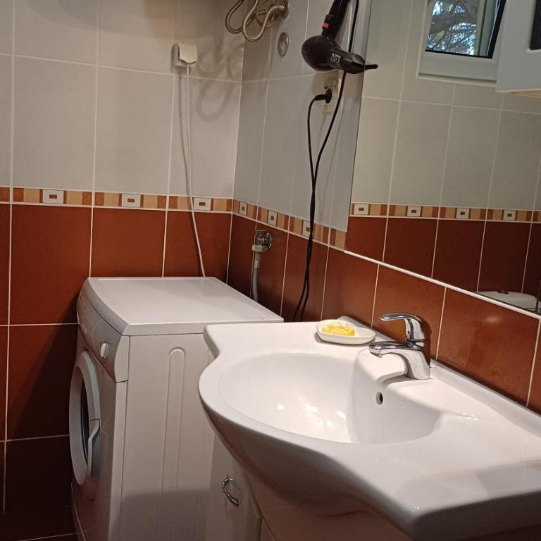 Apartments Villa-G Lustica - Apartman s 1 Spavaćom Sobom i Balkonom - 35