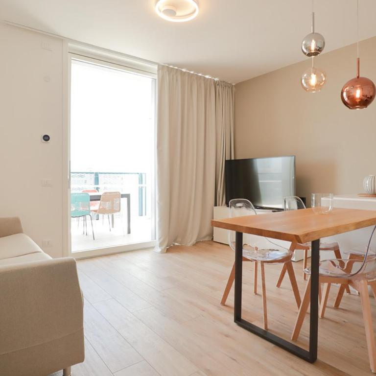 Podium - QUI VENDE Immobiliare - per solo Famiglie - Appartamento con 2 Camere da Letto - 15