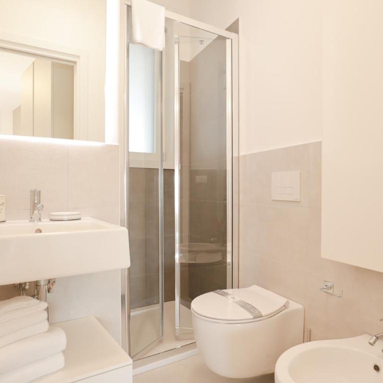 Podium - QUI VENDE Immobiliare - per solo Famiglie - Appartamento con 2 Camere da Letto - 24