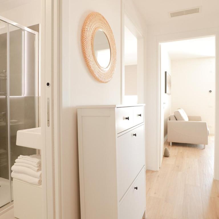 Podium - QUI VENDE Immobiliare - per solo Famiglie - Appartamento con 2 Camere da Letto - 34