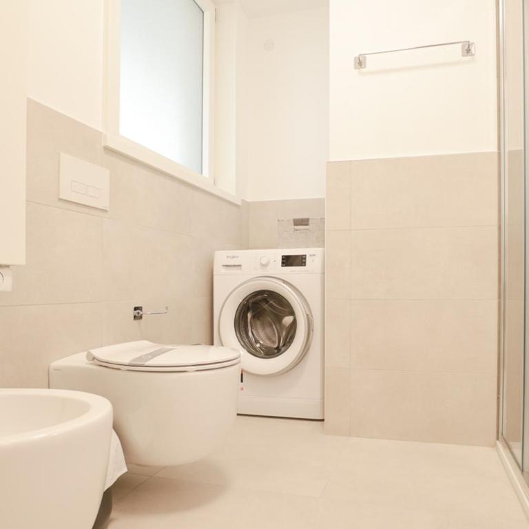 Podium - QUI VENDE Immobiliare - per solo Famiglie - Appartamento con 2 Camere da Letto - 35