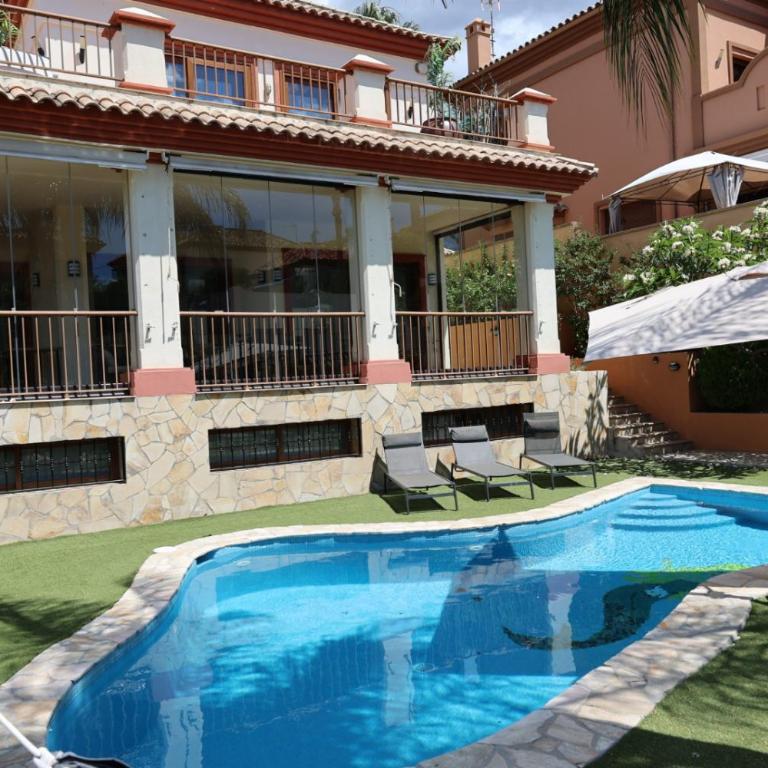 Precioso Chalet - Piscina- Garaje privado- Jardín - Casa de 4 dormitorios - 52
