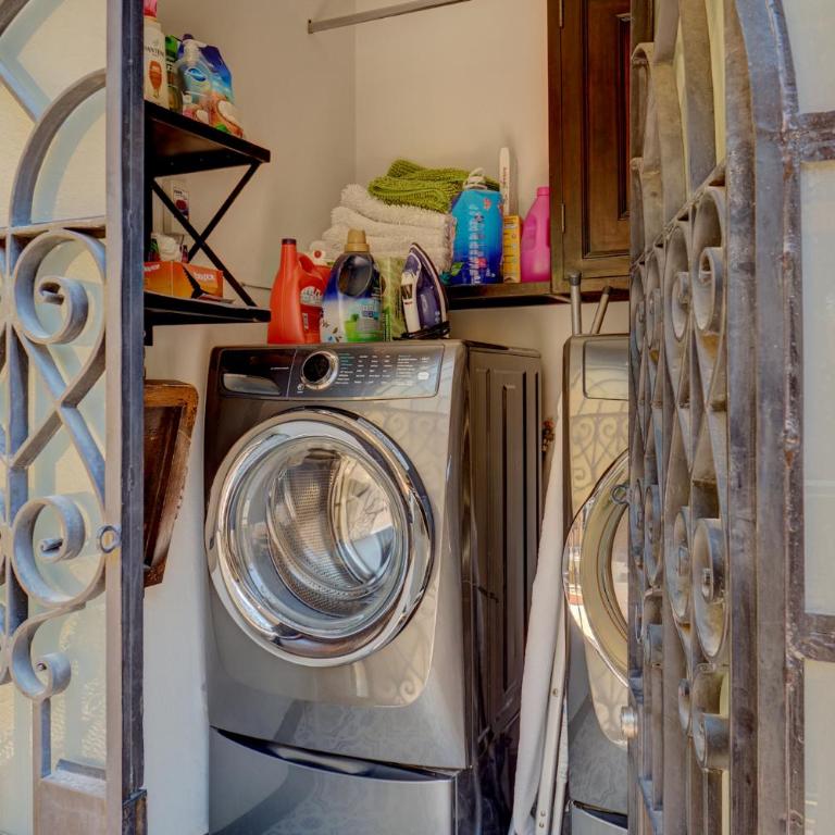 Casa Zaca, 3BR Centro Home with Rooftop & Garden - Three-Bedroom Villa - 47