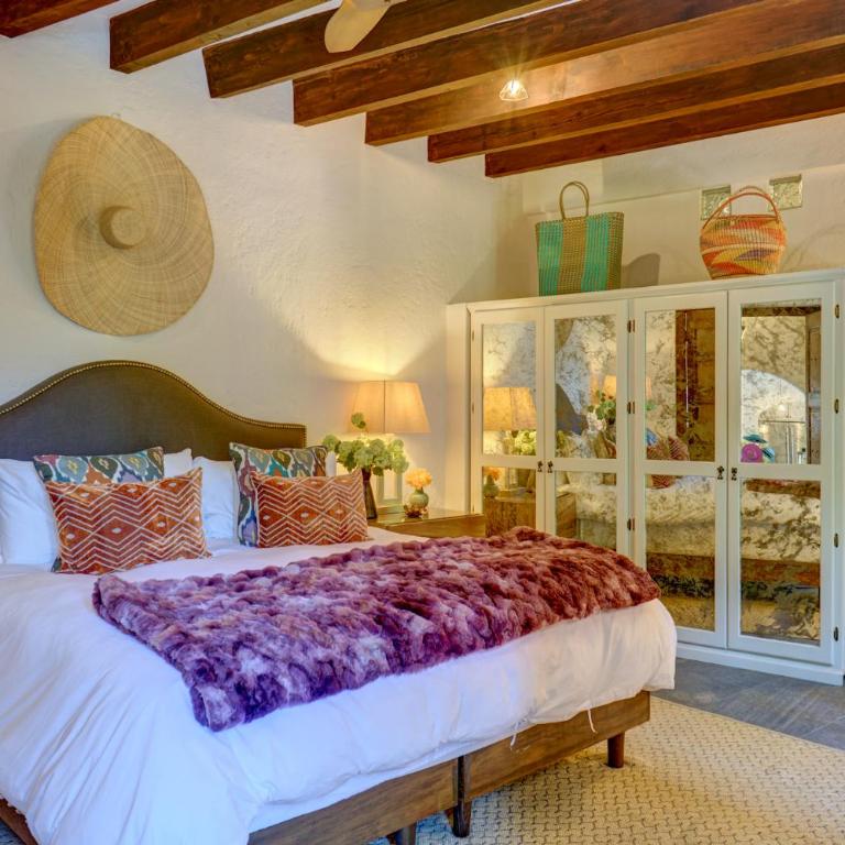 Casa Zaca, 3BR Centro Home with Rooftop & Garden - Three-Bedroom Villa - 16