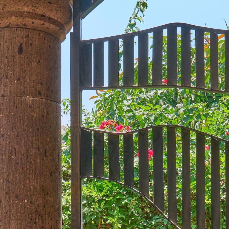 Casa Zaca, 3BR Centro Home with Rooftop & Garden - Three-Bedroom Villa - 12