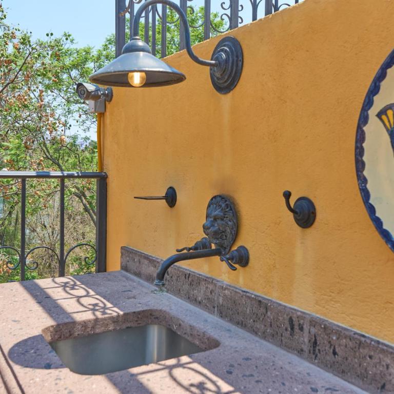 Casa Zaca, 3BR Centro Home with Rooftop & Garden - Three-Bedroom Villa - 8