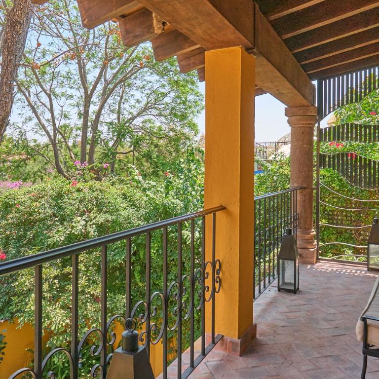 Casa Zaca, 3BR Centro Home with Rooftop & Garden - Three-Bedroom Villa - 11