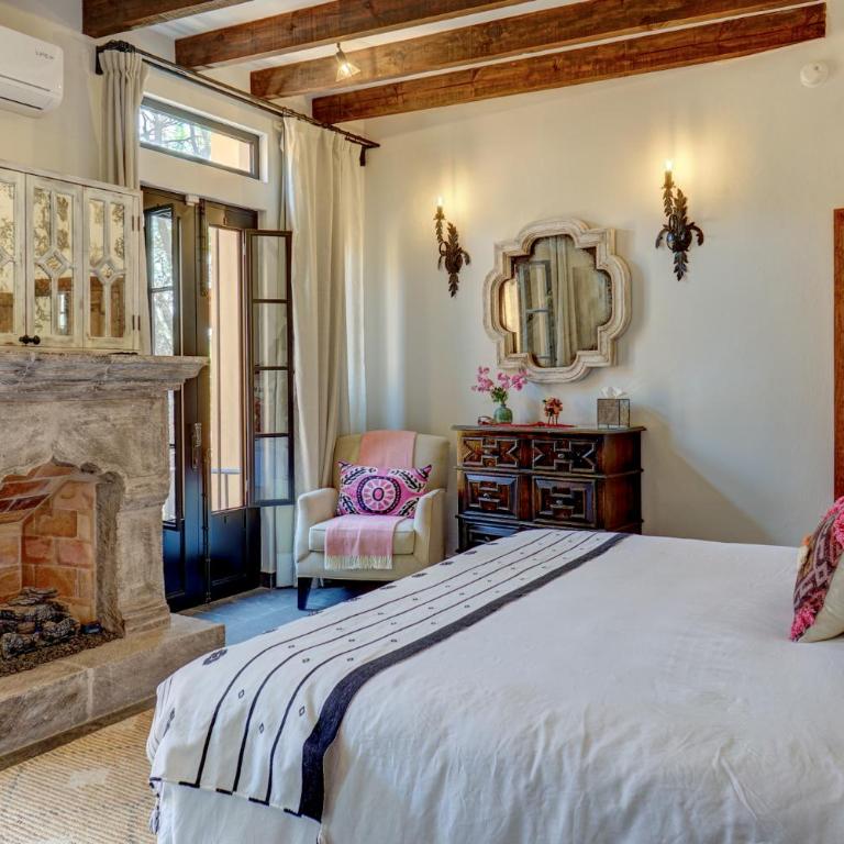 Casa Zaca, 3BR Centro Home with Rooftop & Garden - Three-Bedroom Villa - 14