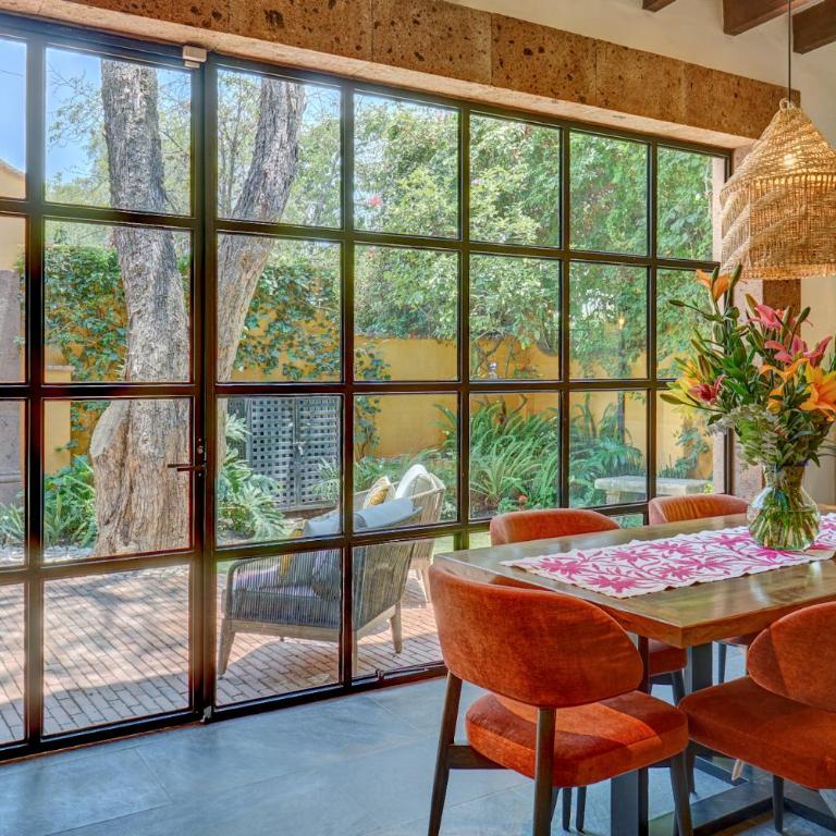 Casa Zaca, 3BR Centro Home with Rooftop & Garden - Three-Bedroom Villa - 27