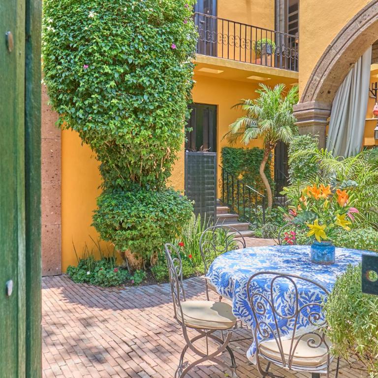 Casa Zaca, 3BR Centro Home with Rooftop & Garden - Three-Bedroom Villa - 38