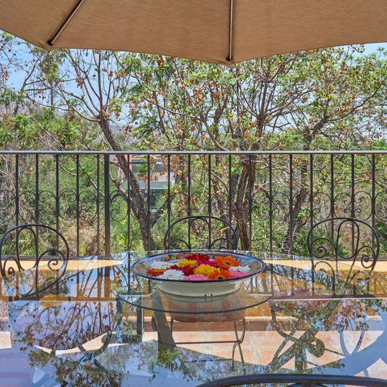 Casa Zaca, 3BR Centro Home with Rooftop & Garden - Three-Bedroom Villa - 42
