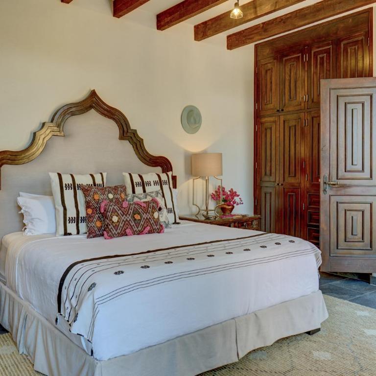 Casa Zaca, 3BR Centro Home with Rooftop & Garden - Three-Bedroom Villa - 13