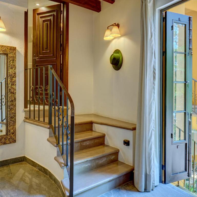 Casa Zaca, 3BR Centro Home with Rooftop & Garden - Three-Bedroom Villa - 46