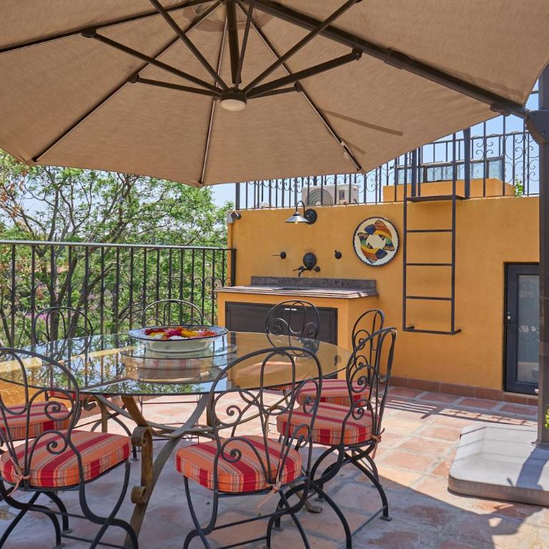 Casa Zaca, 3BR Centro Home with Rooftop & Garden - Three-Bedroom Villa - 41