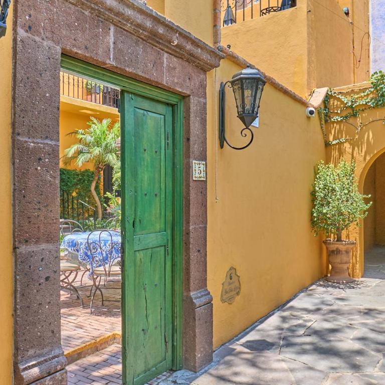 Casa Zaca, 3BR Centro Home with Rooftop & Garden - Three-Bedroom Villa - 43