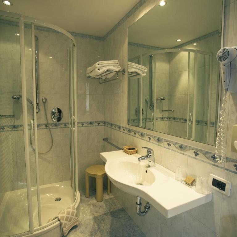 Hotel Garni Concordia - Dolomites Home - Camera Matrimoniale Classic con Balcone - 4