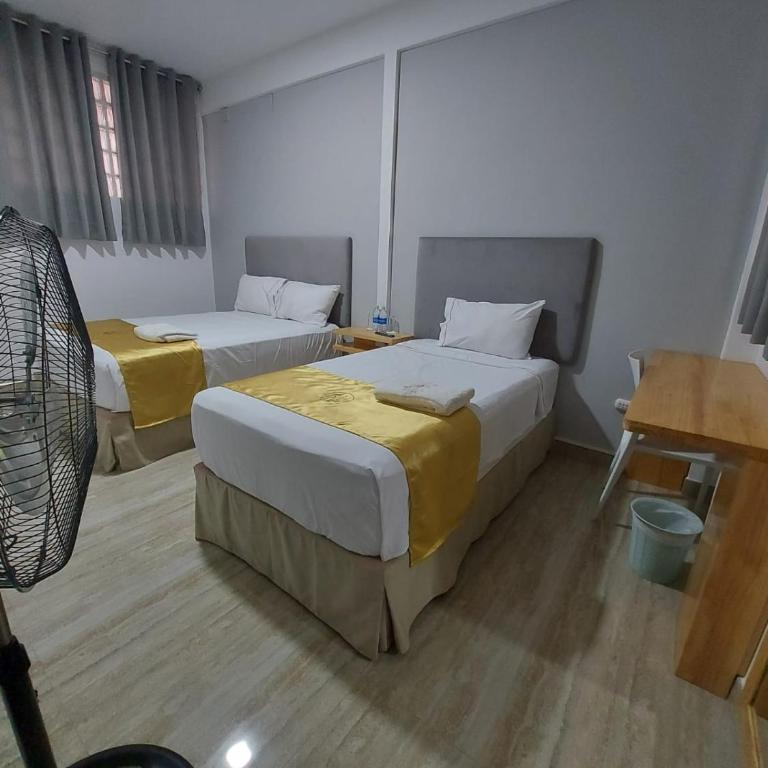 Bendezu Hotel - Large Double Room - 1
