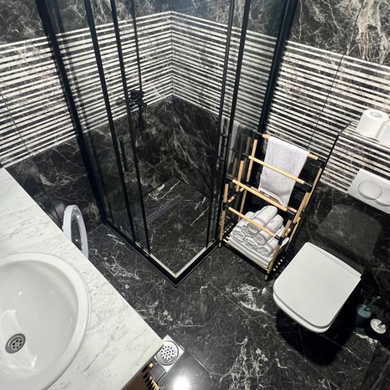 Sweet Home - Two-Bedroom House - 19