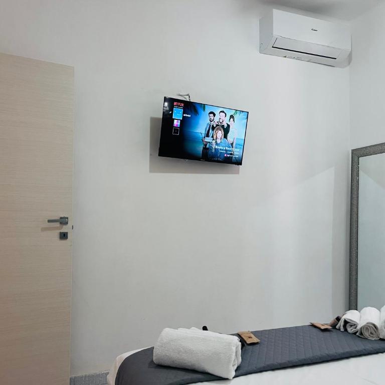 Apartment Colli [3m metro] - Appartamento con 2 Camere da Letto e Vista Città - 3