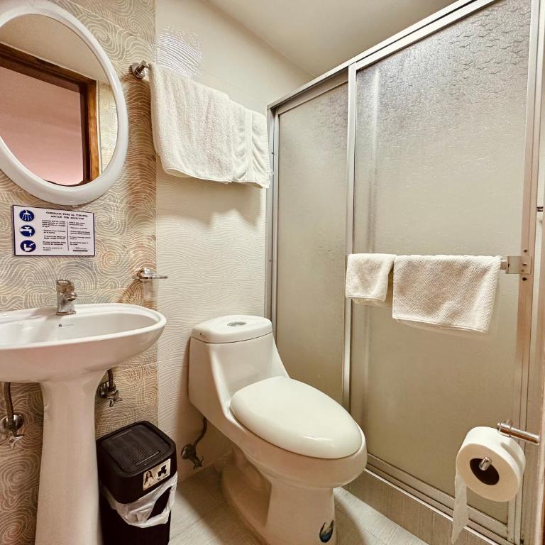 Hotel Tiwintza Internacional - Habitación Doble con baño privado - 2 camas - 4