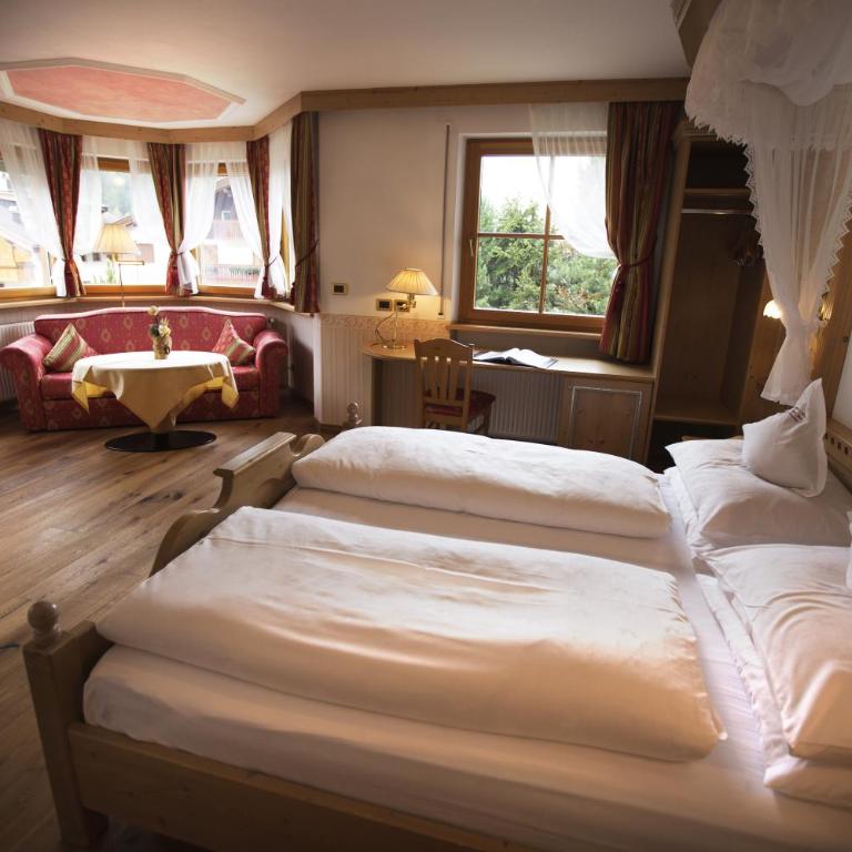 Hotel Garni Concordia - Dolomites Home - Camera Matrimoniale Superior con Vista Montagna - 2