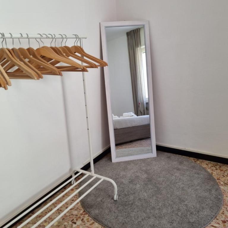 Casa dell'Altromondo - Appartamento con 2 Camere da Letto e Balcone - 7