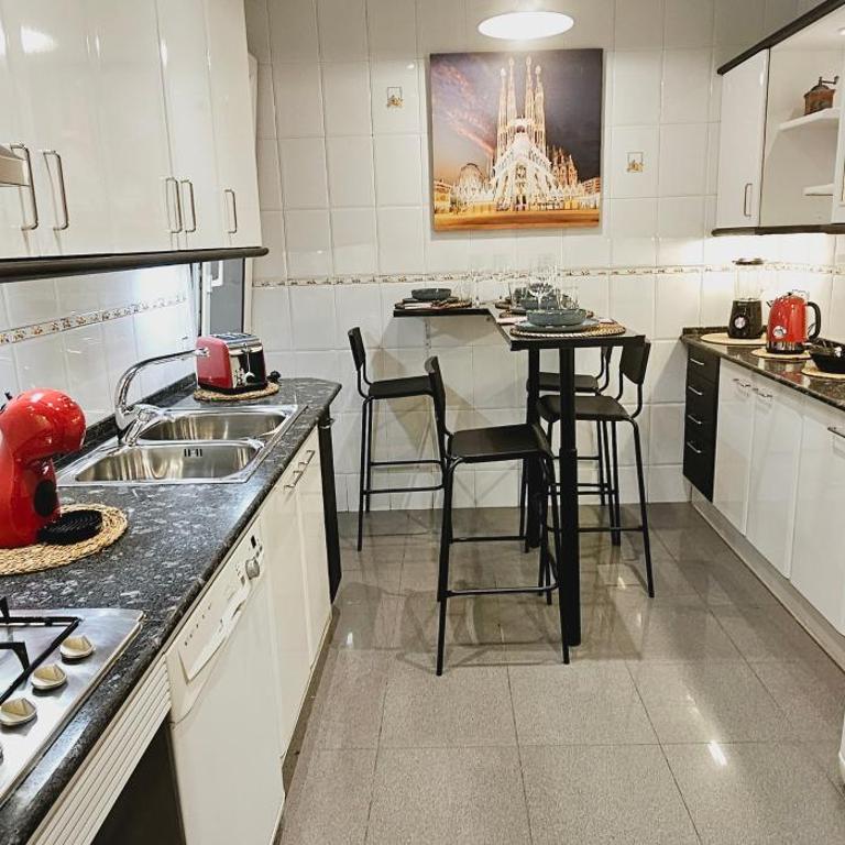 Apartamento exclusivo junto Sagrada Familia Barcelona - Three-Bedroom Apartment - 32