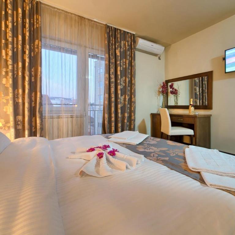 Garni Hotel Central Lux - Deluxe Double Room - 4