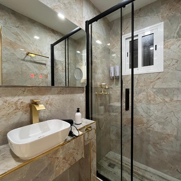 HR12 Amazing plaza mayor - Four-Bedroom Apartment - 23