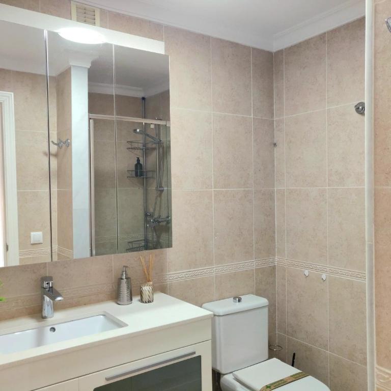 Lujoso ático con vistas al mar, piscina & parking - Two-Bedroom Apartment - 18