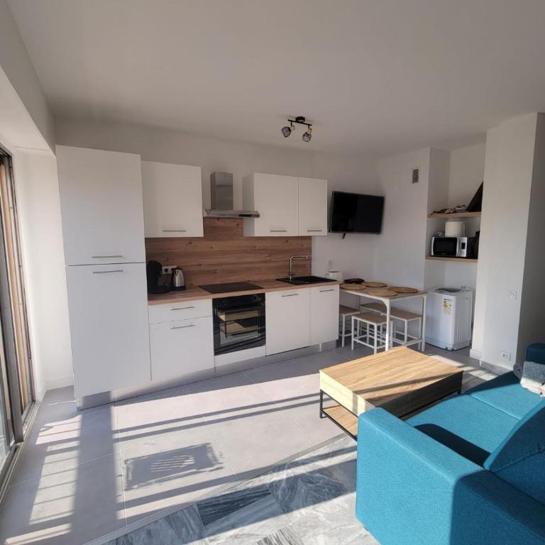 Splendide T2, 200m de la mer, climatisé, parking - Apartamento de 1 dormitorio con balcón y vistas a la montaña - 7