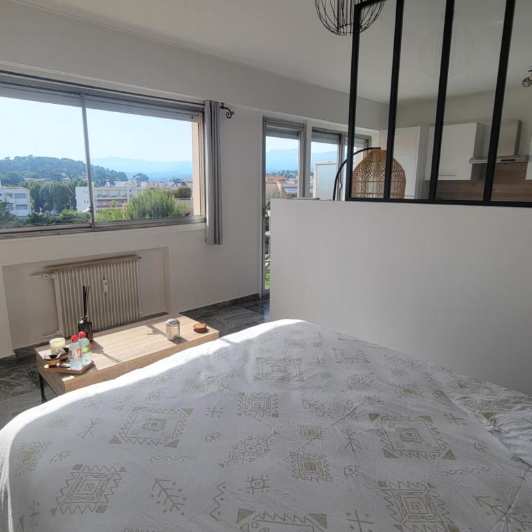 Splendide T2, 200m de la mer, climatisé, parking - Apartamento de 1 dormitorio con balcón y vistas a la montaña - 8