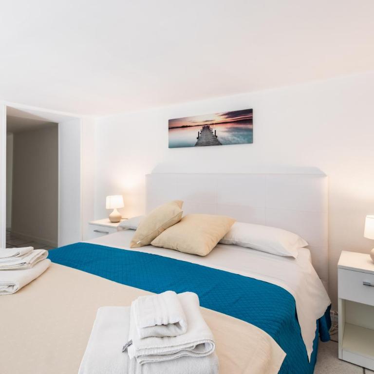 Fronte Mare Apartments & City Views - Two-Bedroom Apartment with Sea View - 19