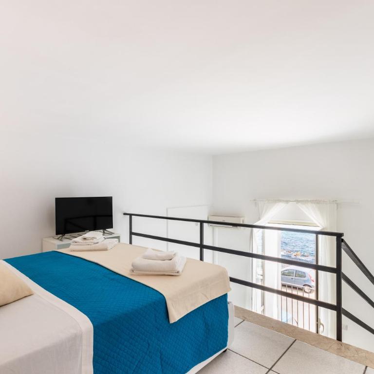 Fronte Mare Apartments & City Views - Two-Bedroom Apartment with Sea View - 7