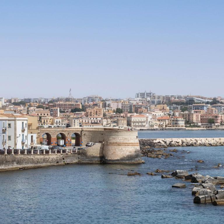 Fronte Mare Apartments & City Views - One-Bedroom Apartment with Sea View - 13