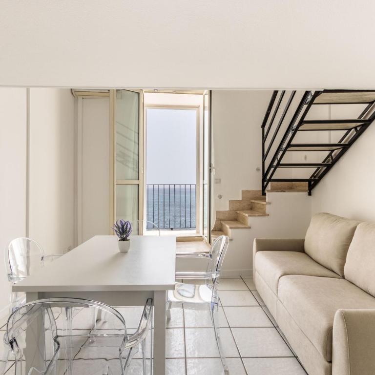 Fronte Mare Apartments & City Views - Two-Bedroom Apartment with Sea View - 11