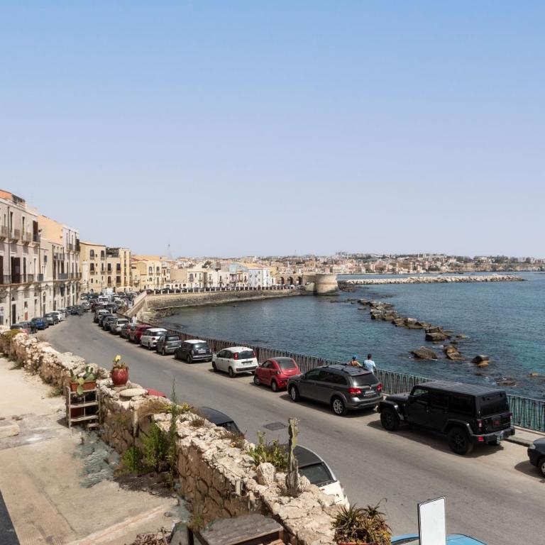Fronte Mare Apartments & City Views - Two-Bedroom Apartment with Sea View - 1