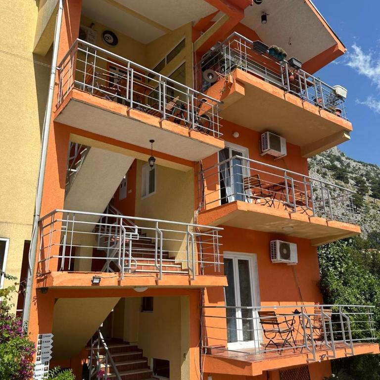 Themis Apartment - Family Room - 15