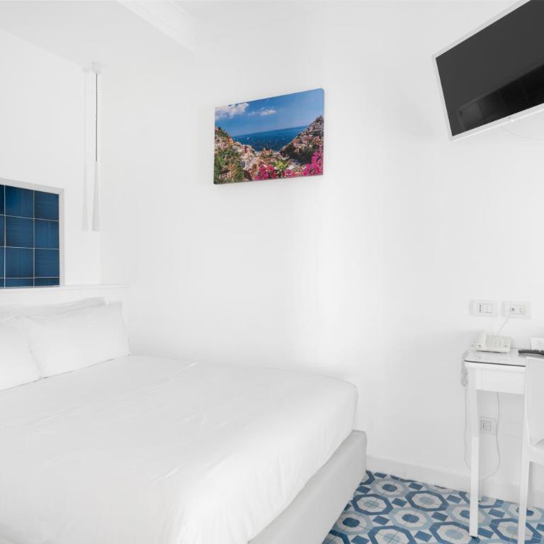 Hotel Bougainville - Camera Classic con Letto Matrimoniale alla Francese - 9